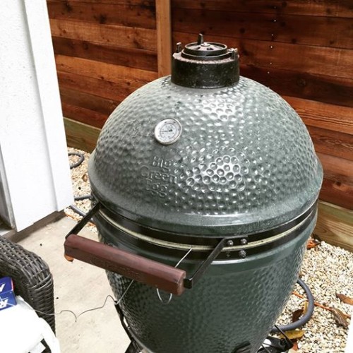 Green egg set for smoking via atastymess.com